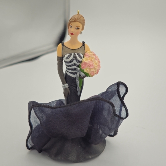 Vintage 1999 Hallmark Keepsake 40th Anniversary Barbie Ornament - Picture 3 of 5